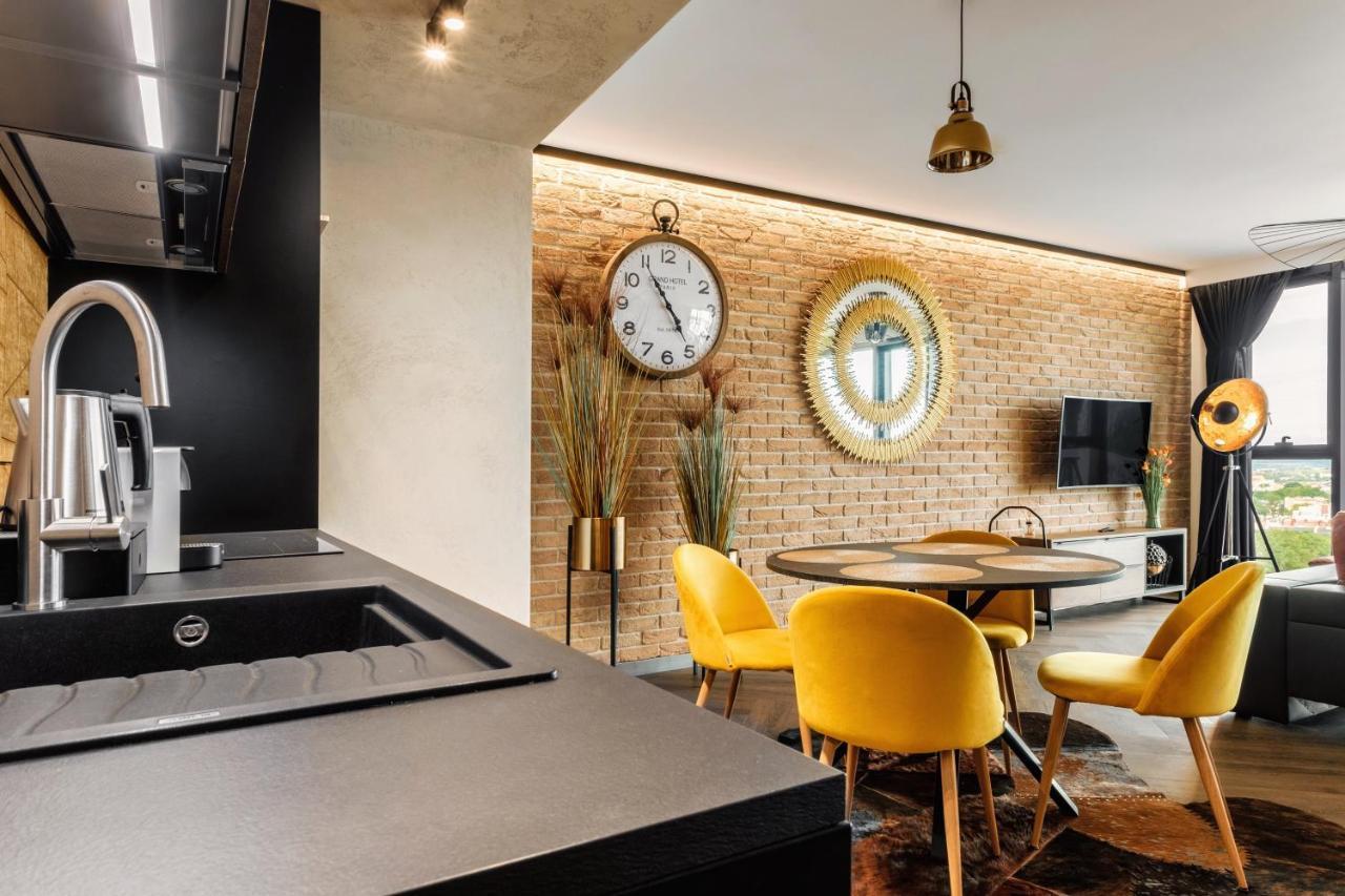 Skyview Suite - Niepowtarzalny Widok I Basen Lublin Ngoại thất bức ảnh